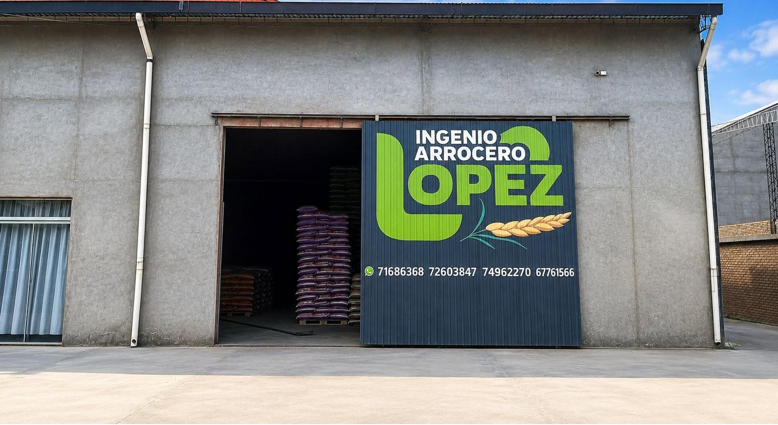 Cosechadoras y silos de Ingenio Arrocero López en Montero Santa Cruz